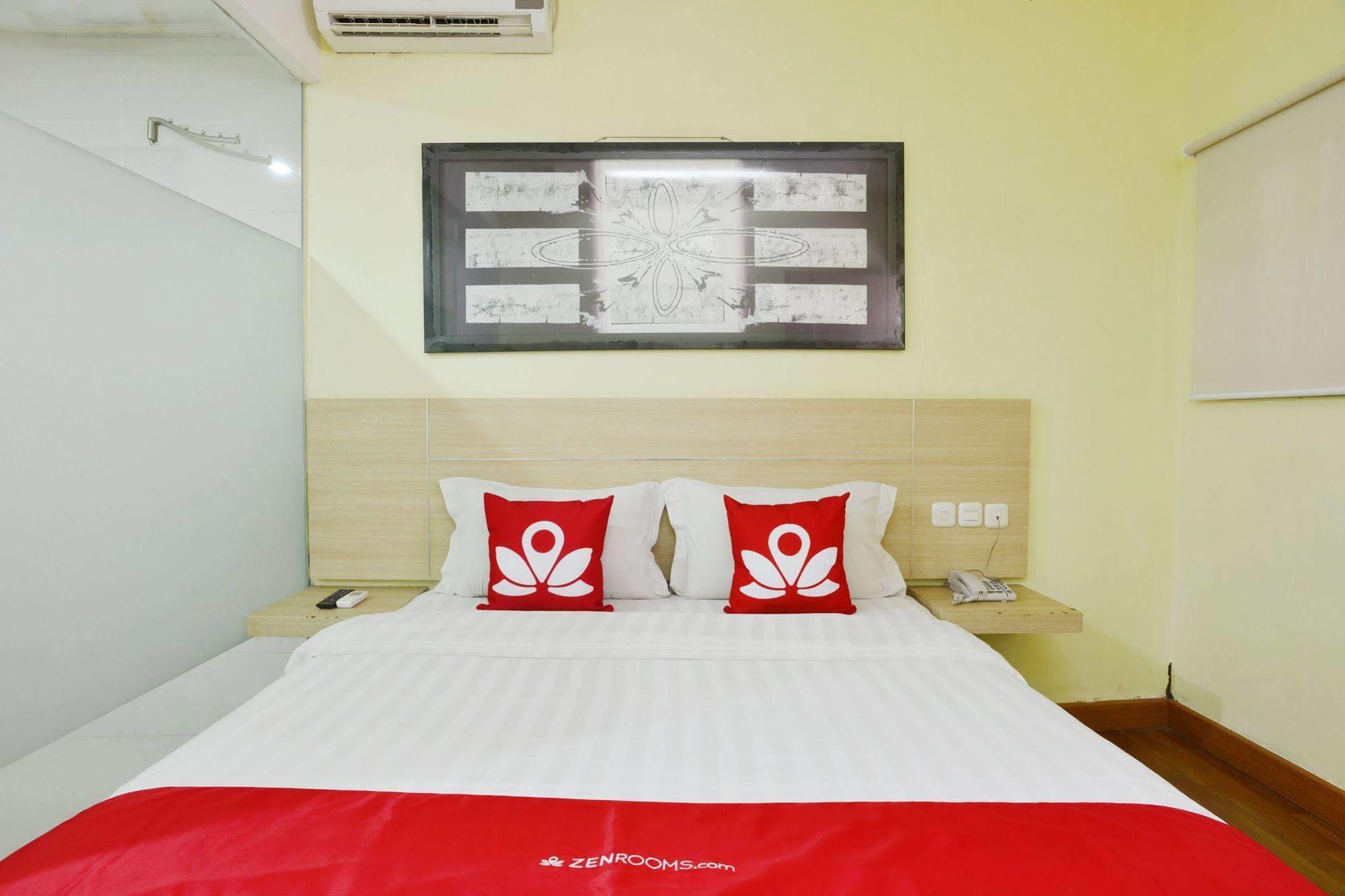 Zen Rooms Rujia Pecenongan Jacarta Exterior foto