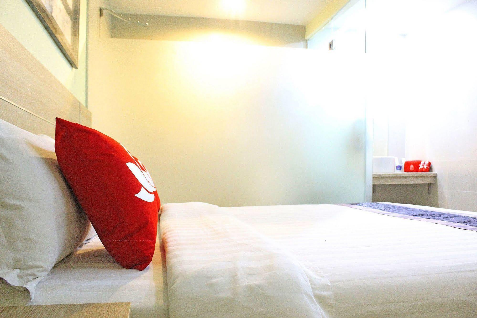 Zen Rooms Rujia Pecenongan Jacarta Exterior foto