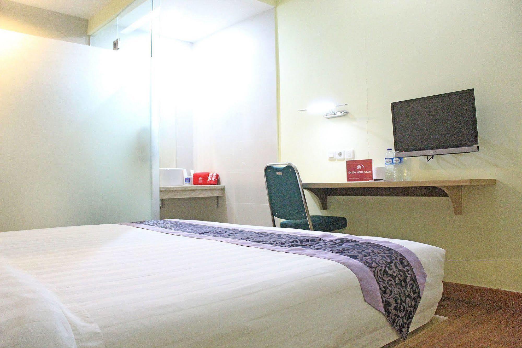 Zen Rooms Rujia Pecenongan Jacarta Exterior foto